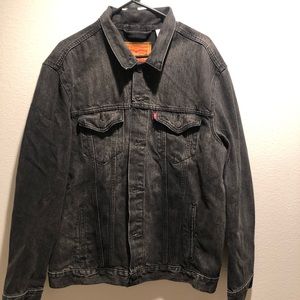 Young men’s slim fit Levi’s jacket vintage black